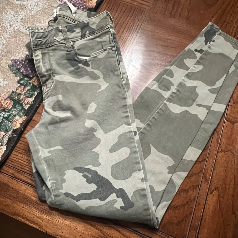 Bullhead camo skinny jeans